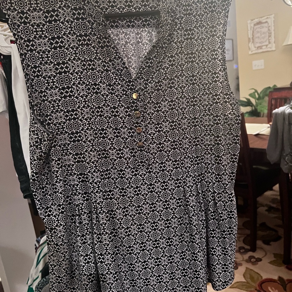 Black and white sleeveless shirt